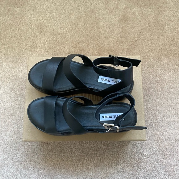 Brand New Black Steve Madden Platform Sandals - Picture 5 of 8